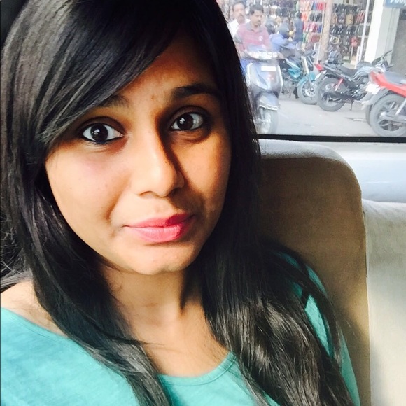 Profile Picture of Kavya Mandli (@kmandli07) on Poshmark