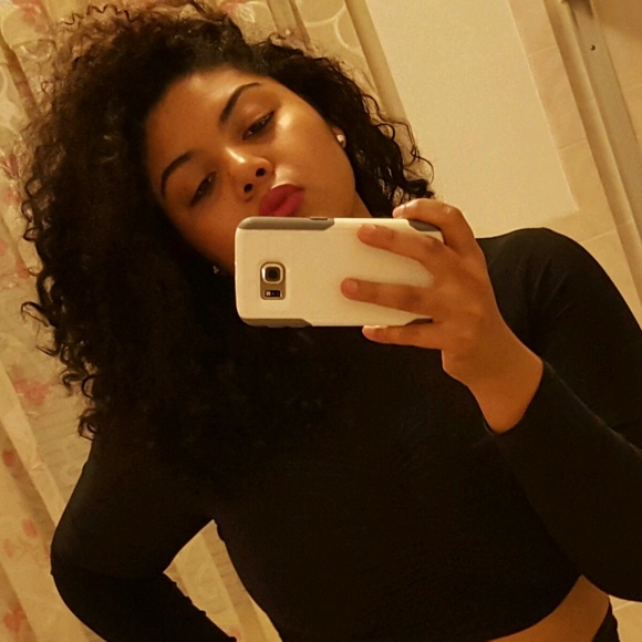 Profile Picture of Afeena Ramtahall (@afeena714) on Poshmark