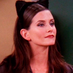 Profile Picture of Pam (@chandIerbong) on Twitter