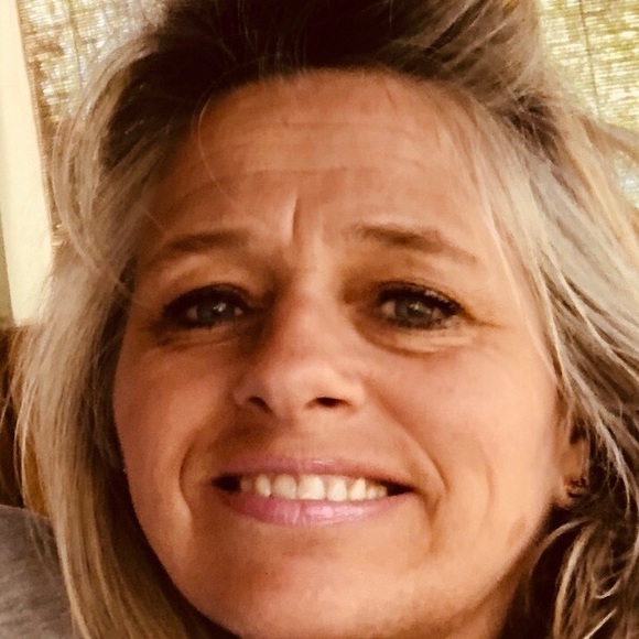 Profile Picture of Dana Eidsness (@deidsness) on Poshmark