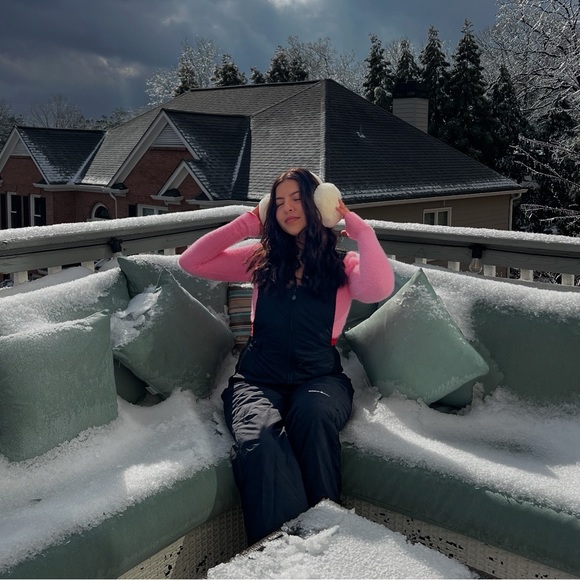 Milagros Villanes - Poshmark Profile Picture of Milagros Villanes (@mvillanes) on Poshmark