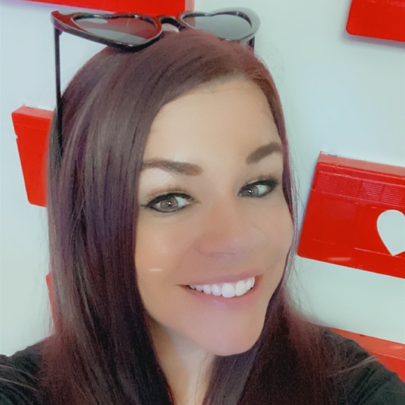Profile Picture of Jenn Omilanowicz (@jennm45) on Poshmark