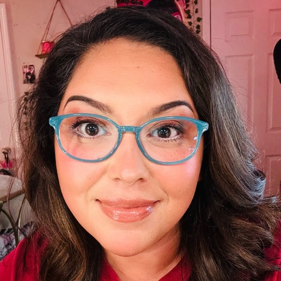 Profile Picture of Alisha Moore (@alisha200311) on Poshmark