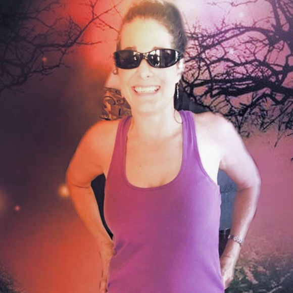 Profile Picture of Shelly Haydel (@slynnhay) on Poshmark