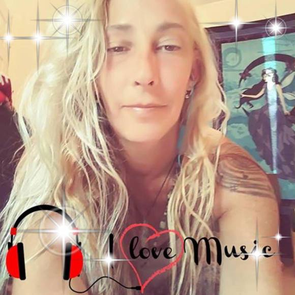 Profile Picture of Christine Leedom (@christine1111) on Poshmark