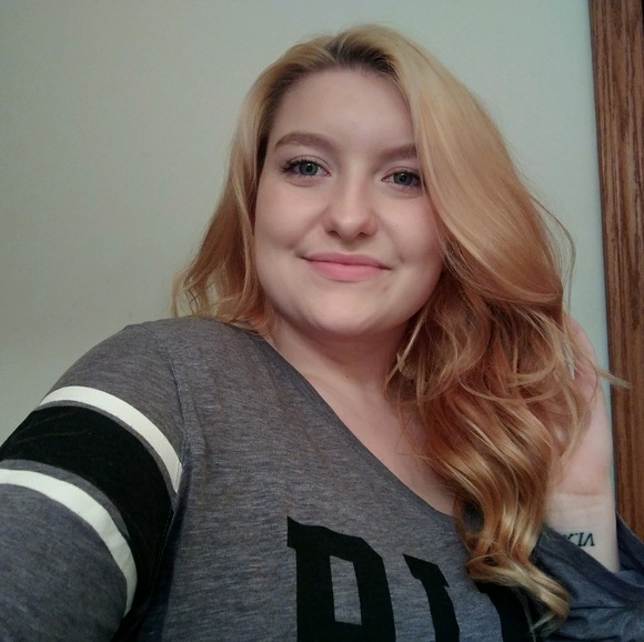 Profile Picture of Jasmine Kosicki (@jasmine_kosicki) on Poshmark