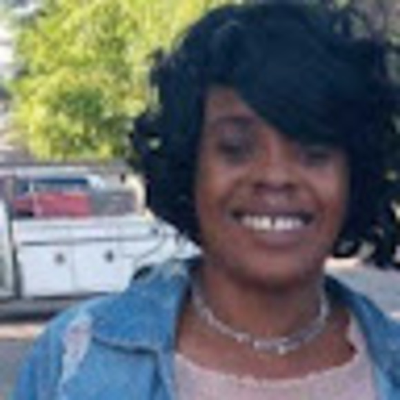 Profile Picture of Kethi Goodlow (@goodlowkethi) on Poshmark