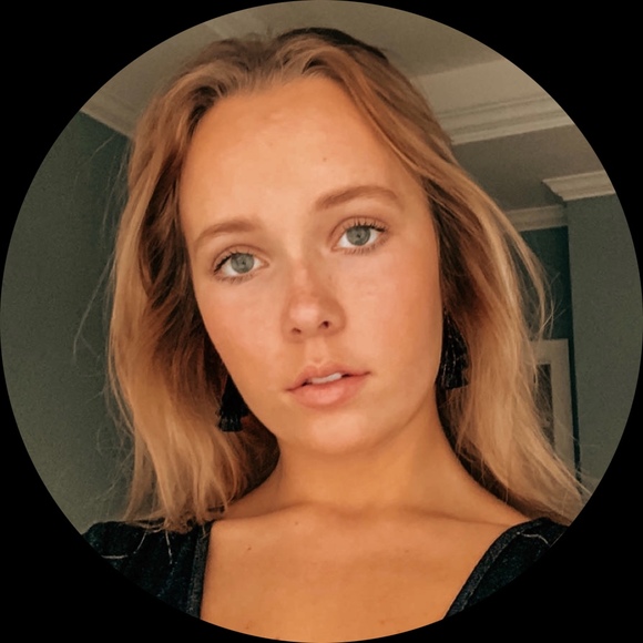 Profile Picture of Emma James (@emmajames254) on Poshmark