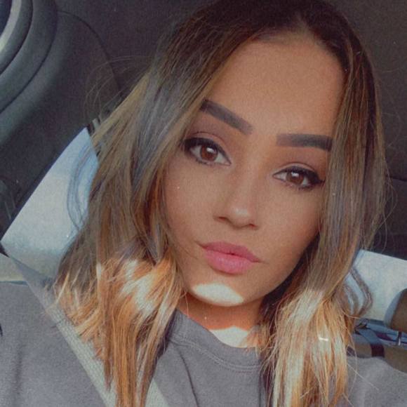 Profile Picture of Stephanie Enoch (@stephenoch) on Poshmark