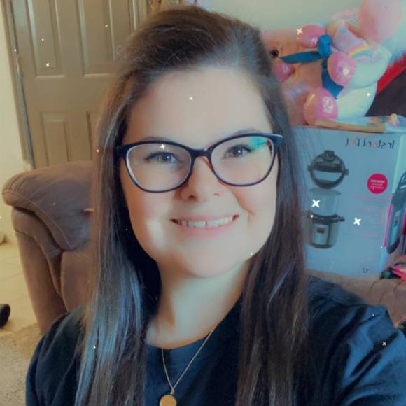 Profile Picture of Destiny Graf (@d_graf) on Poshmark