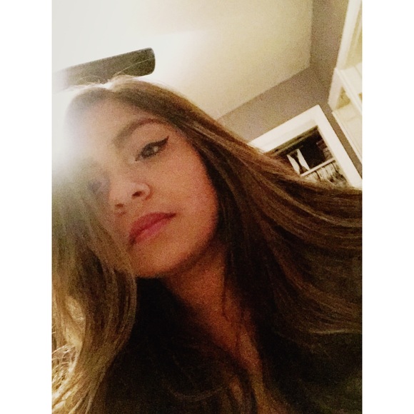 Profile Picture of Lidia Silva (@lidiasilva) on Poshmark