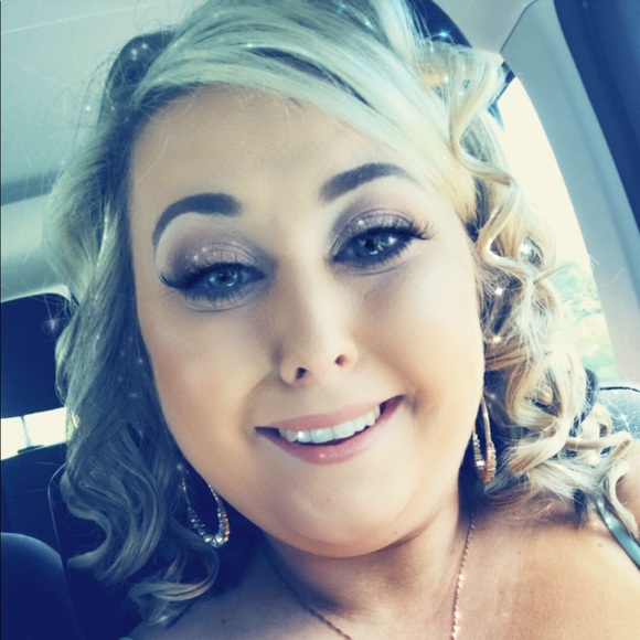 Profile Picture of Elyse Inkell (@einkell) on Poshmark