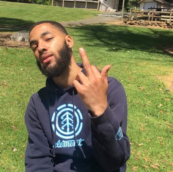 Profile Picture of Ray Writt (@rayli26) on Poshmark