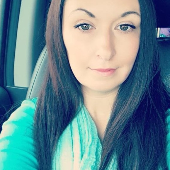 Profile Picture of Kari Harrill (@kharrill1232) on Poshmark