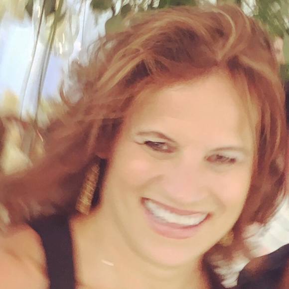 Profile Picture of Deb Miller (@deblmiller) on Poshmark