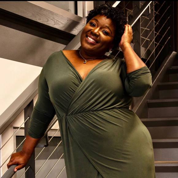 Profile Picture of Angela Mike (@amike921) on Poshmark