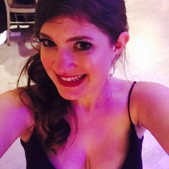 Profile Picture of Rachel Schacker (@rachiemaxx89) on Poshmark