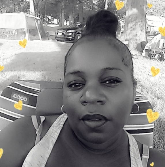 Profile Picture of Arlisa Holmes (@lisamcgirk1_) on Poshmark