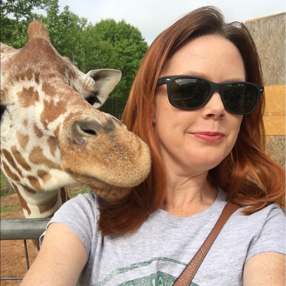 Profile Picture of Amber Downs (@ambermariex) on Poshmark