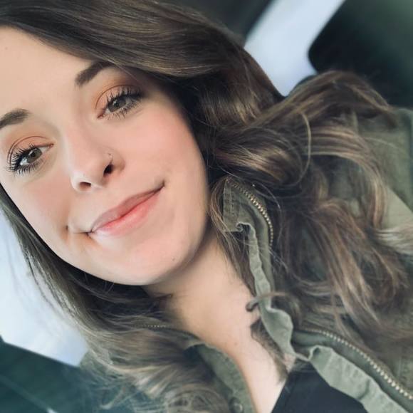 Profile Picture of Taylar Yoho (@taylaryoho123) on Poshmark