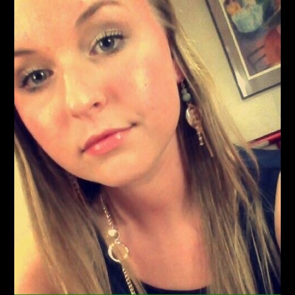 Profile Picture of Jade Lambert (@hollyjade77) on Poshmark