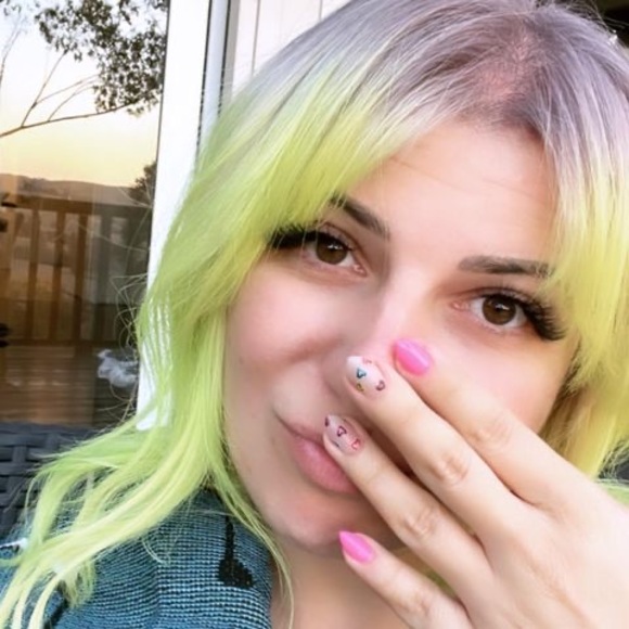 Irena Stefanovska - Poshmark Profile Picture of Irena Stefanovska (@reeenieee) on Poshmark