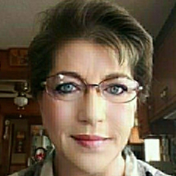 Profile Picture of Sandra Walters (@sandrawalters67) on Poshmark
