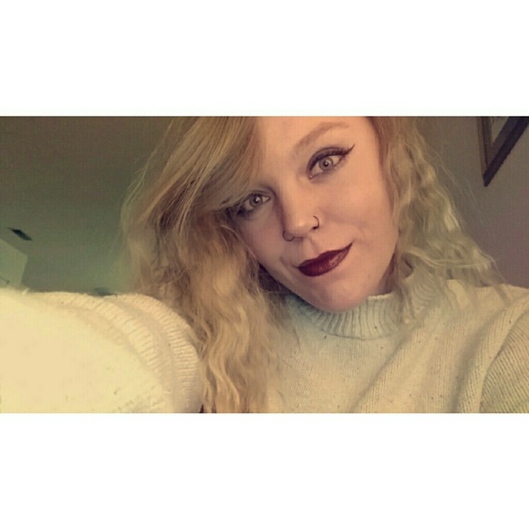 Profile Picture of Emma Reichenbacker (@emmaaajeaaan) on Poshmark