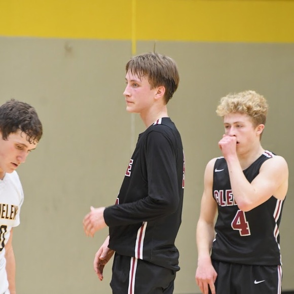 Profile Picture of Ben Thornbrue (@ben_thornbrue) on Poshmark