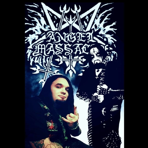 Profile Picture of Jeremy Eaves (@jeremyeaves) on Poshmark