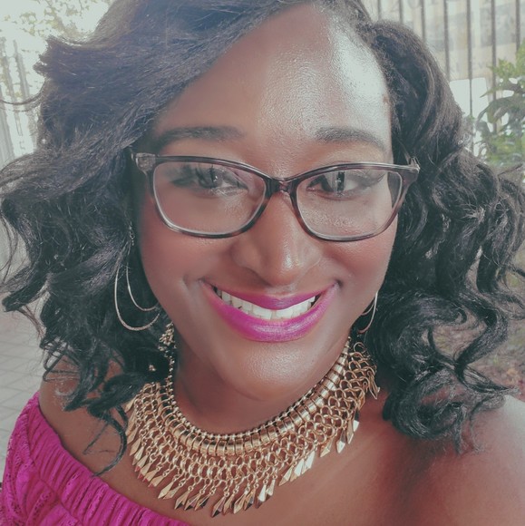 Profile Picture of Jennifer Benson (@jenndarappa) on Poshmark
