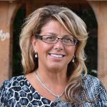 Profile Picture of Debra Moore (@debrasellsmoorehomes) on Instagram