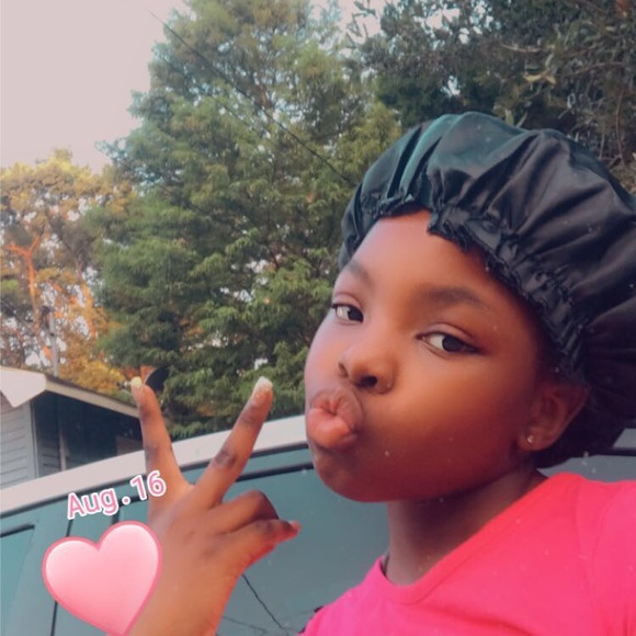 Profile Picture of Tamia Edwards (@tamia705) on Poshmark