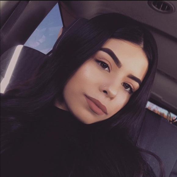 Profile Picture of Celeste Ruiz (@celesteruiz_) on Poshmark