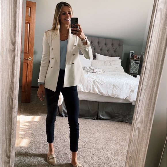 Profile Picture of Alyssa Gromala (@alyssagromala) on Poshmark