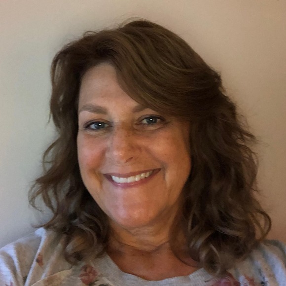 Profile Picture of Debbie Schmeer (@dschmeer) on Poshmark