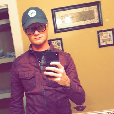 Profile Picture of Zach Howell (@ZHowzer69) on Twitter