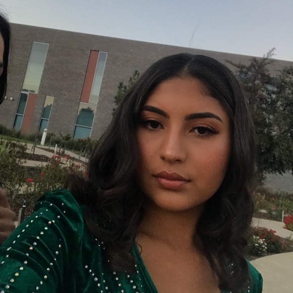 Profile Picture of Daniela Ulloa (@dani_ulloa5) on Poshmark