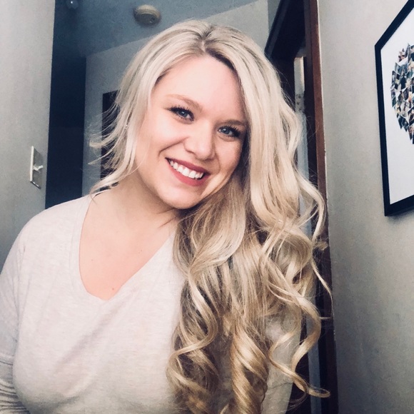 Profile Picture of Stacey Rosselot (@sclynn415) on Poshmark