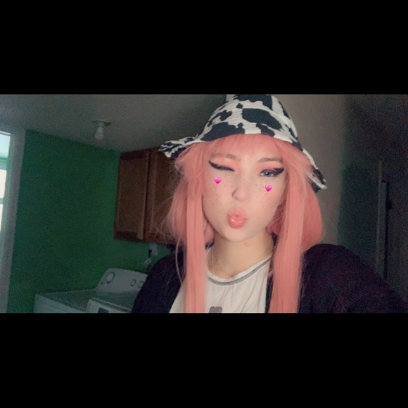 Profile Picture of Dani Cohen (@grandmabutyoung) on Poshmark