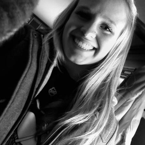 Profile Picture of Amanda Albitz (@mandaredrose) on Myspace