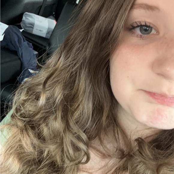 Profile Picture of Kate Schoellkopf (@kateschoellkopf) on Poshmark