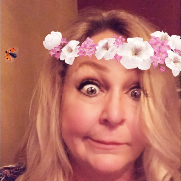 Profile Picture of Rebecca Frazzitta (@mrsfrazz) on Poshmark