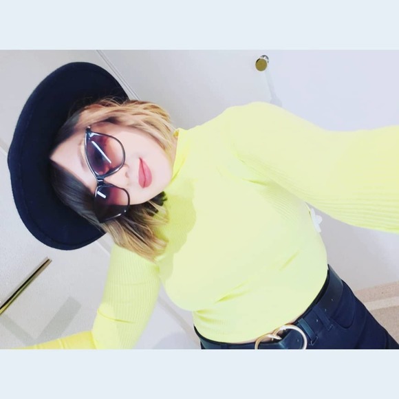 Anelle Emelise - Poshmark Profile Picture of Anelle Emelise (@aet2222) on Poshmark