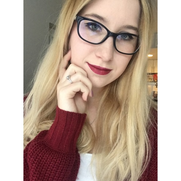 Profile Picture of Ashley Durkin (@ashdurkin729) on Poshmark