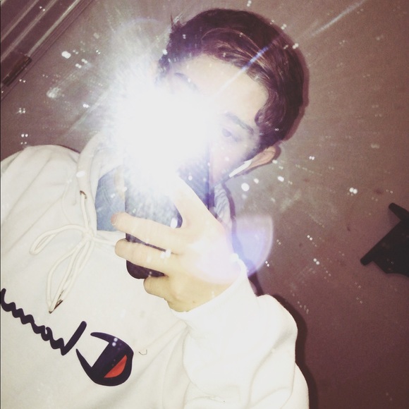 Profile Picture of Matthew Toro (@matt_1010) on Poshmark
