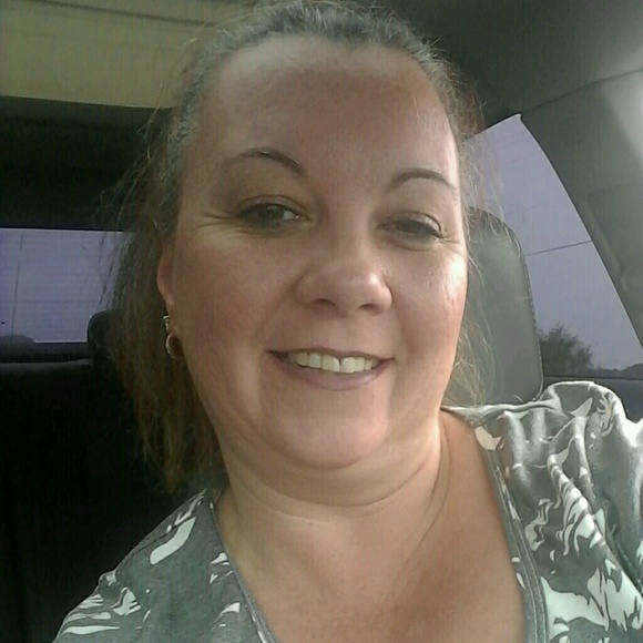 Profile Picture of Shawna Hysaw (@shysaw) on Poshmark