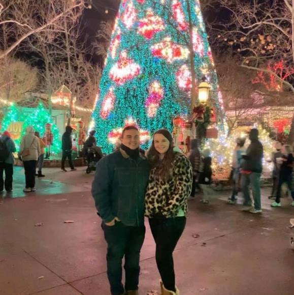 Profile Picture of Toby Morales (@tobyhixonu) on Poshmark