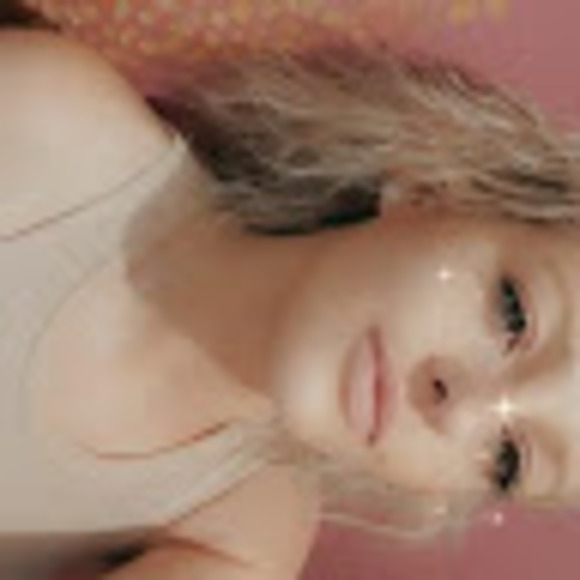 Profile Picture of Jasmine Lowe (@jasminelowe777) on Poshmark
