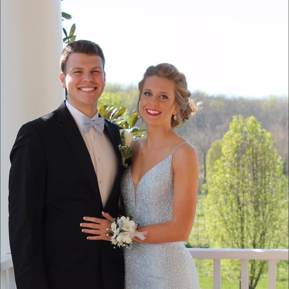 Profile Picture of Julia Estes (@juliakestes) on Poshmark